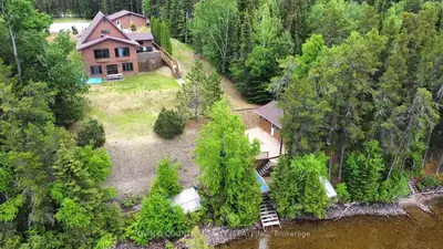 Detached in Greenstone