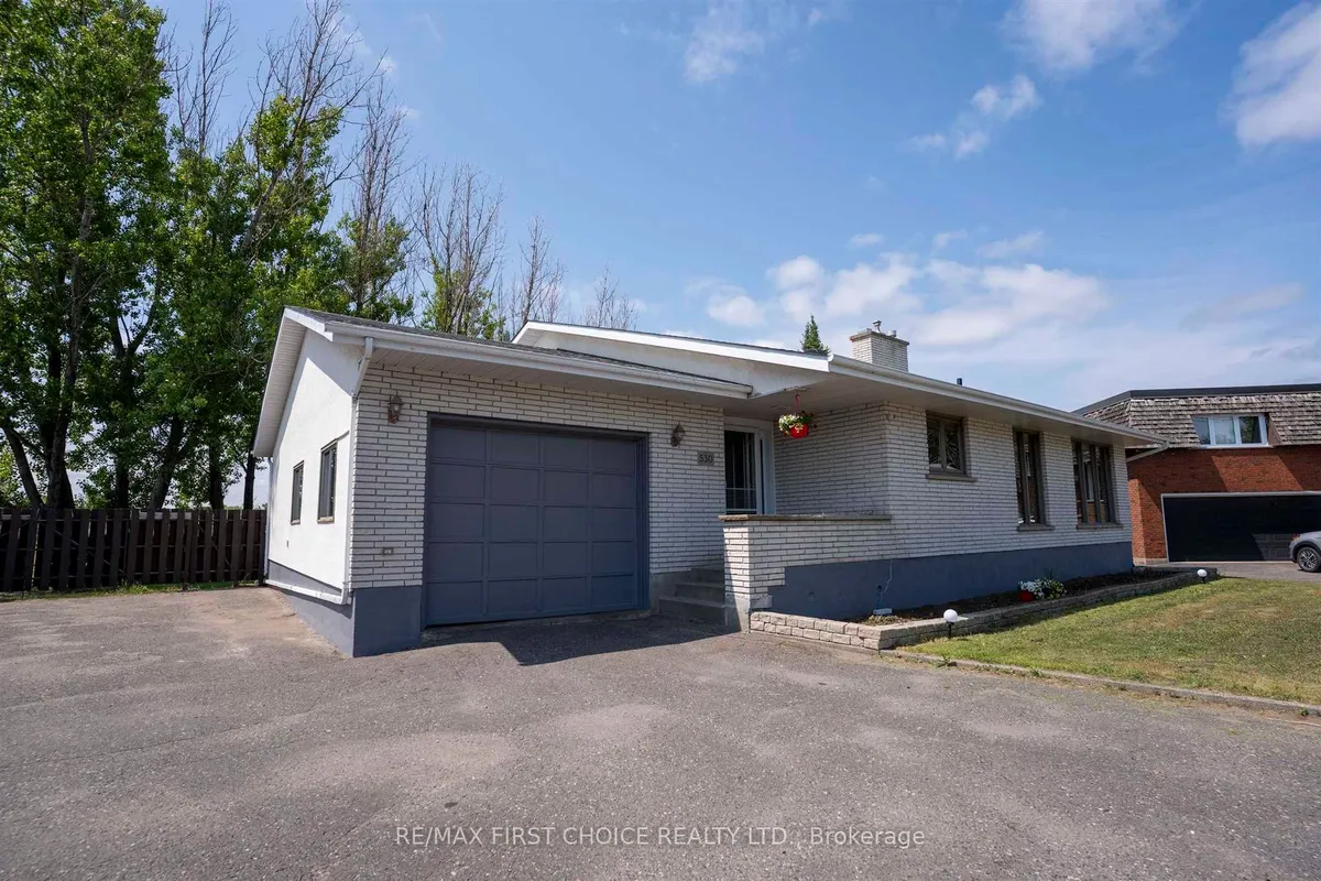 Detached in Thunder Bay