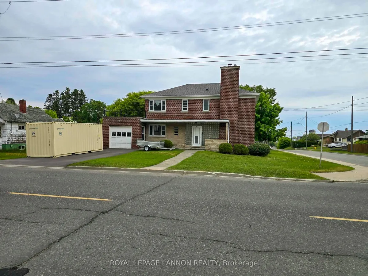 Detached in Thunder Bay
