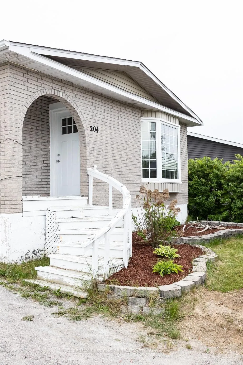 Detached in Greenstone