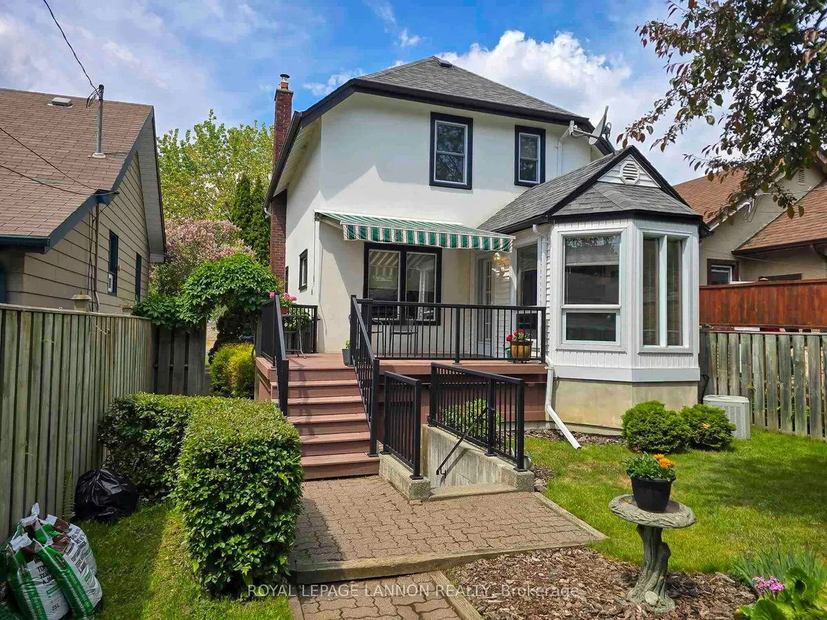 Detached in Thunder Bay