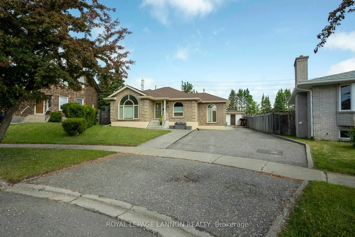 Detached in Thunder Bay