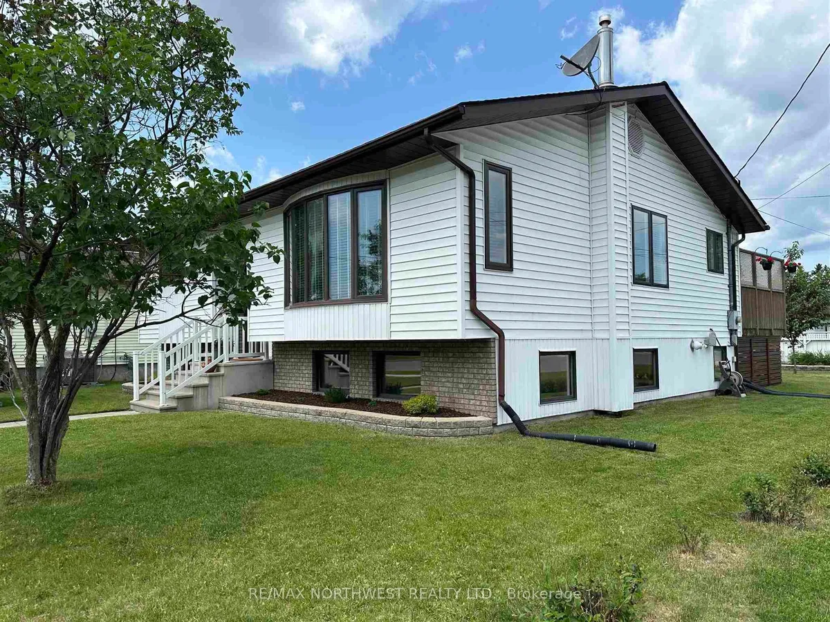 Detached in Fort Frances