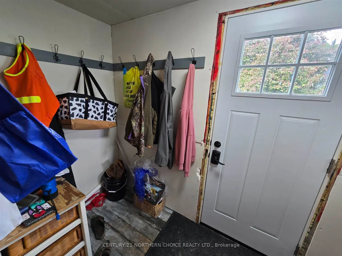 Detached in Kenora