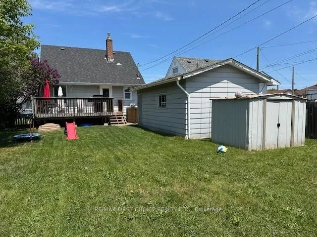 Detached in Thunder Bay