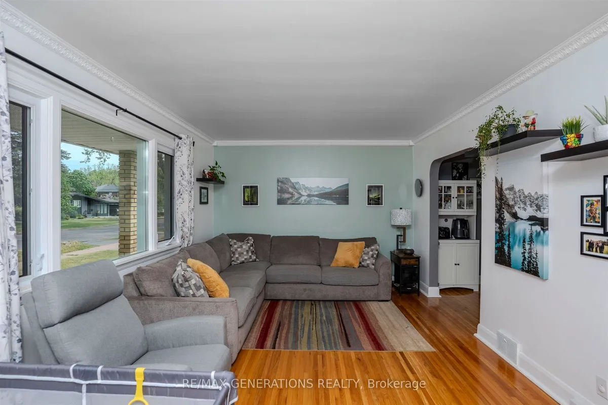 Detached in Thunder Bay