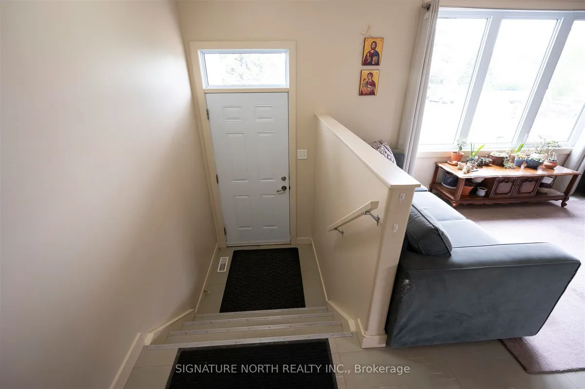 Detached in Thunder Bay