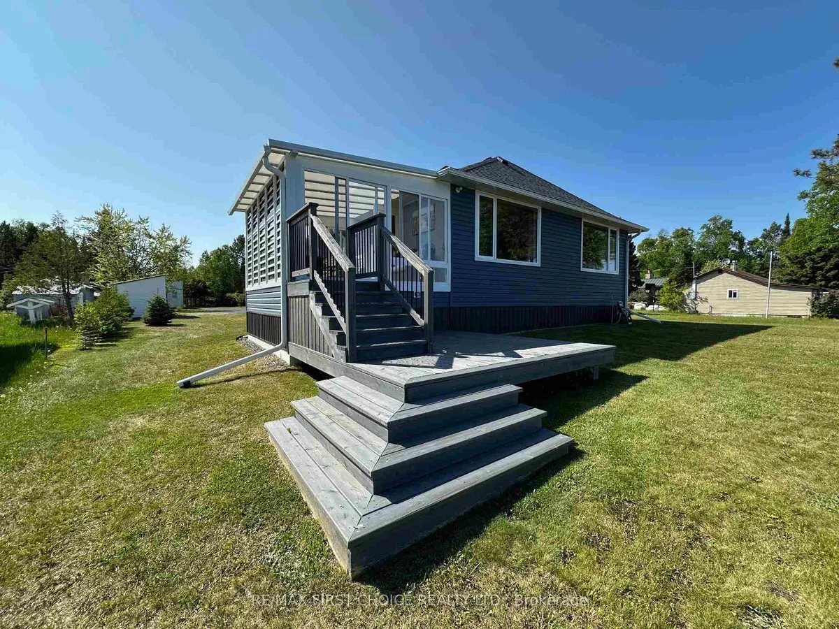 Detached in Shuniah