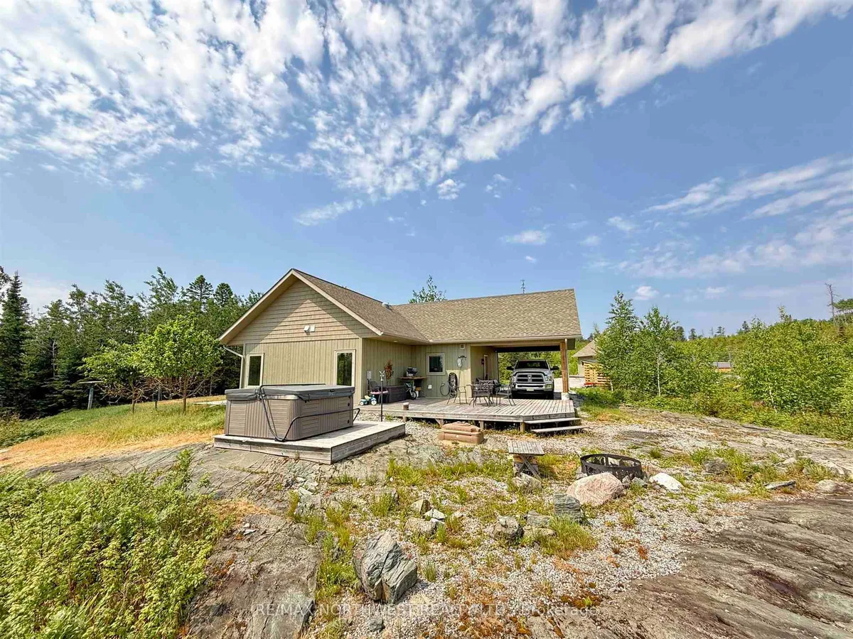 Detached in Kenora