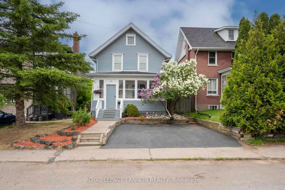 Detached in Thunder Bay