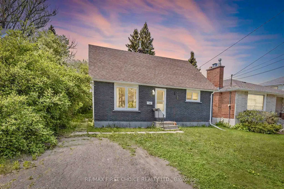 Detached in Thunder Bay