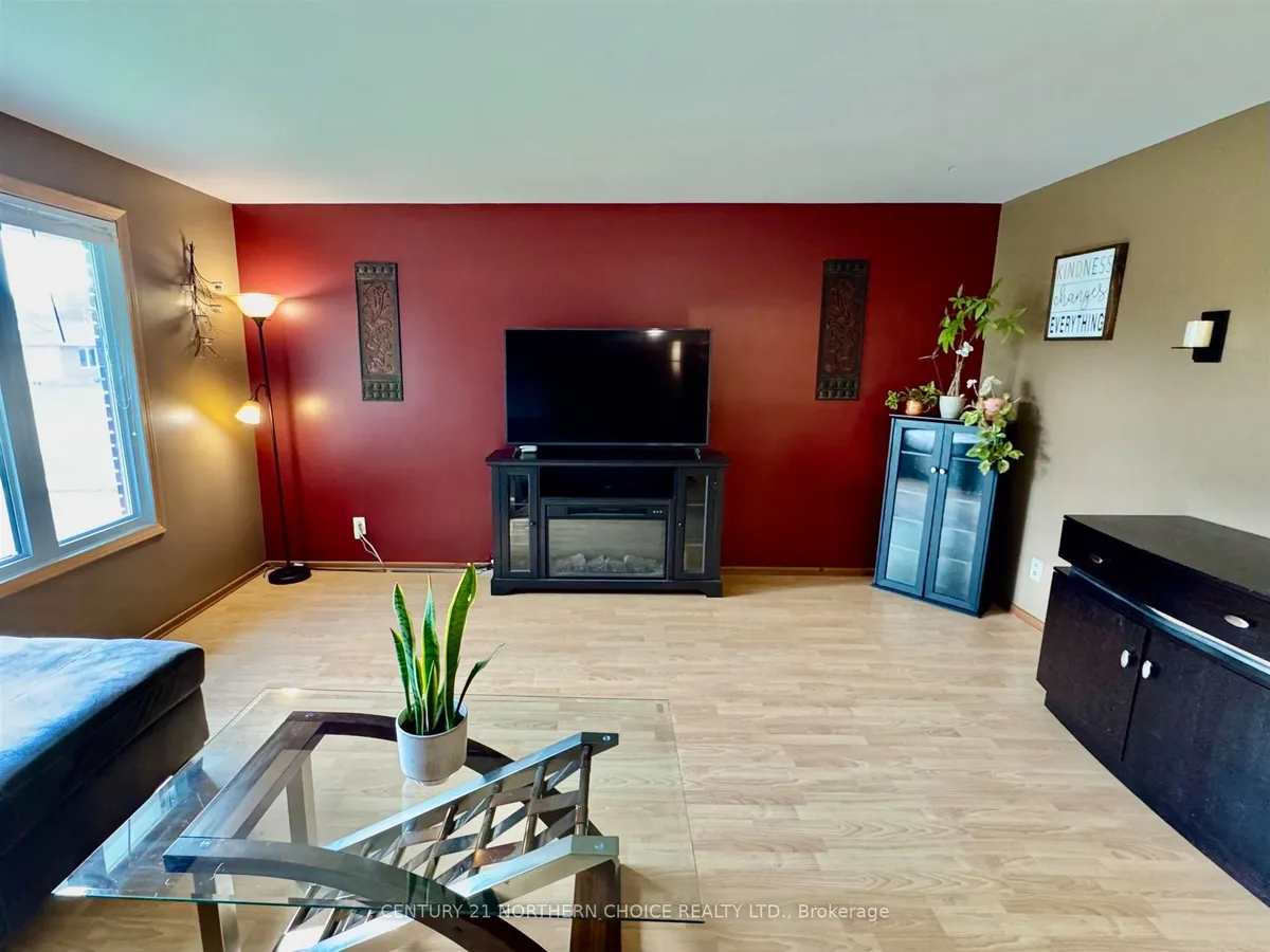 Detached in Fort Frances