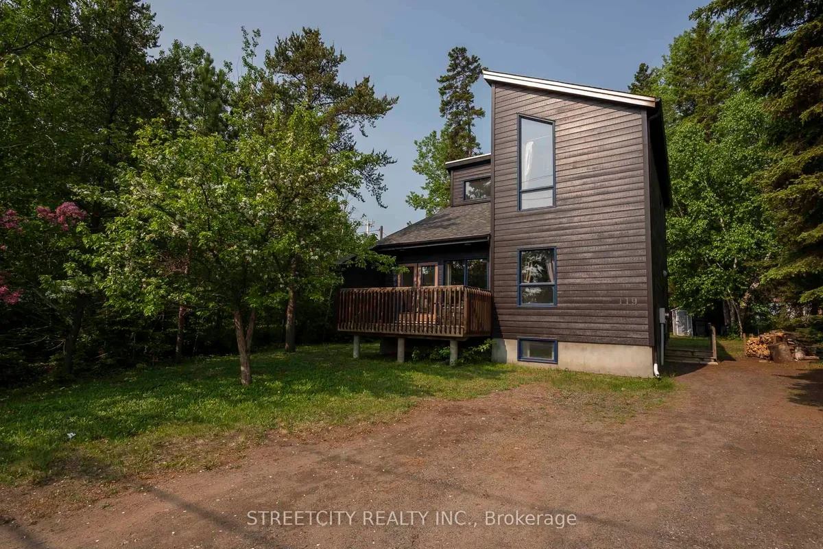 Detached in Thunder Bay