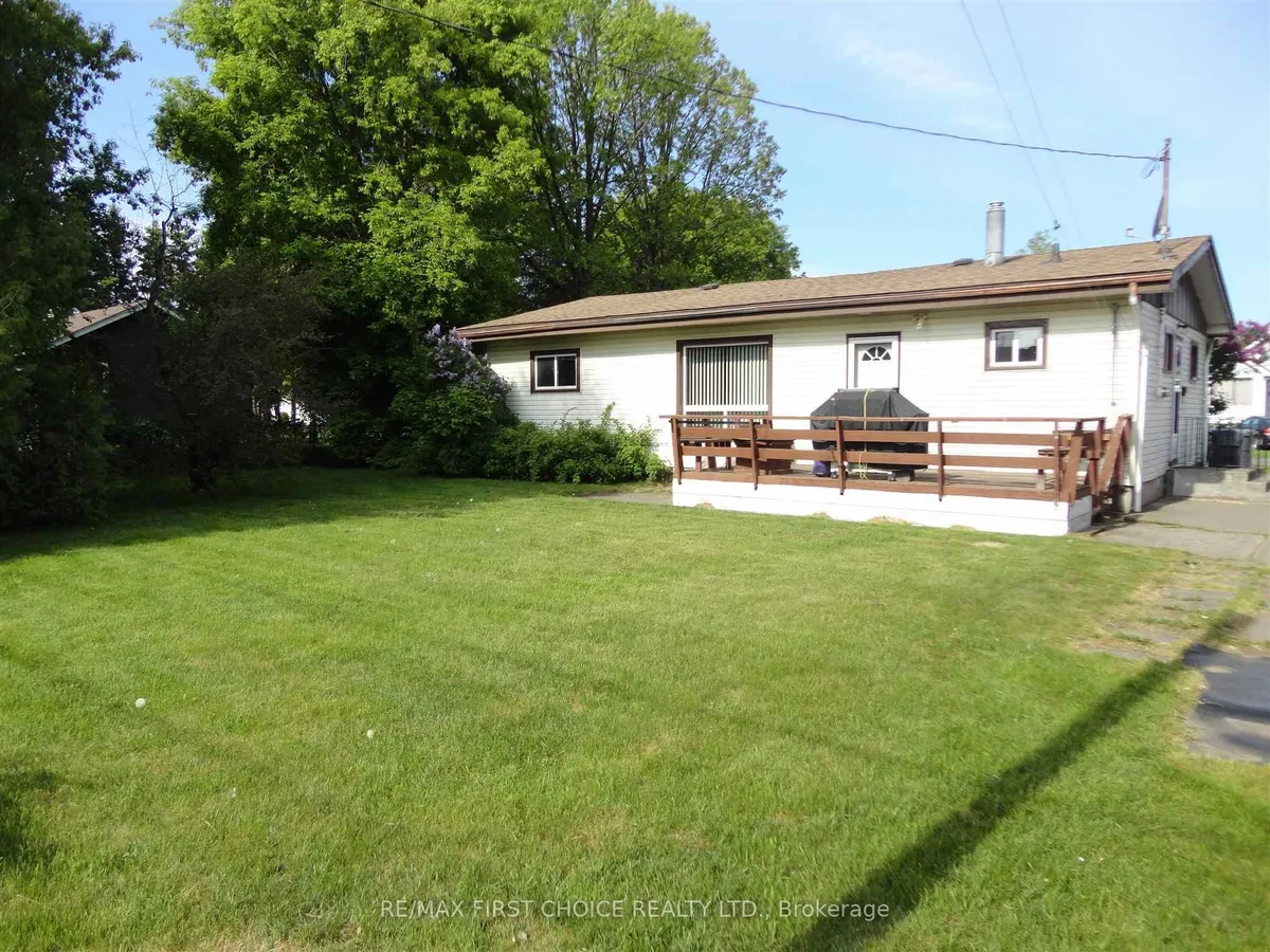 Detached in Thunder Bay
