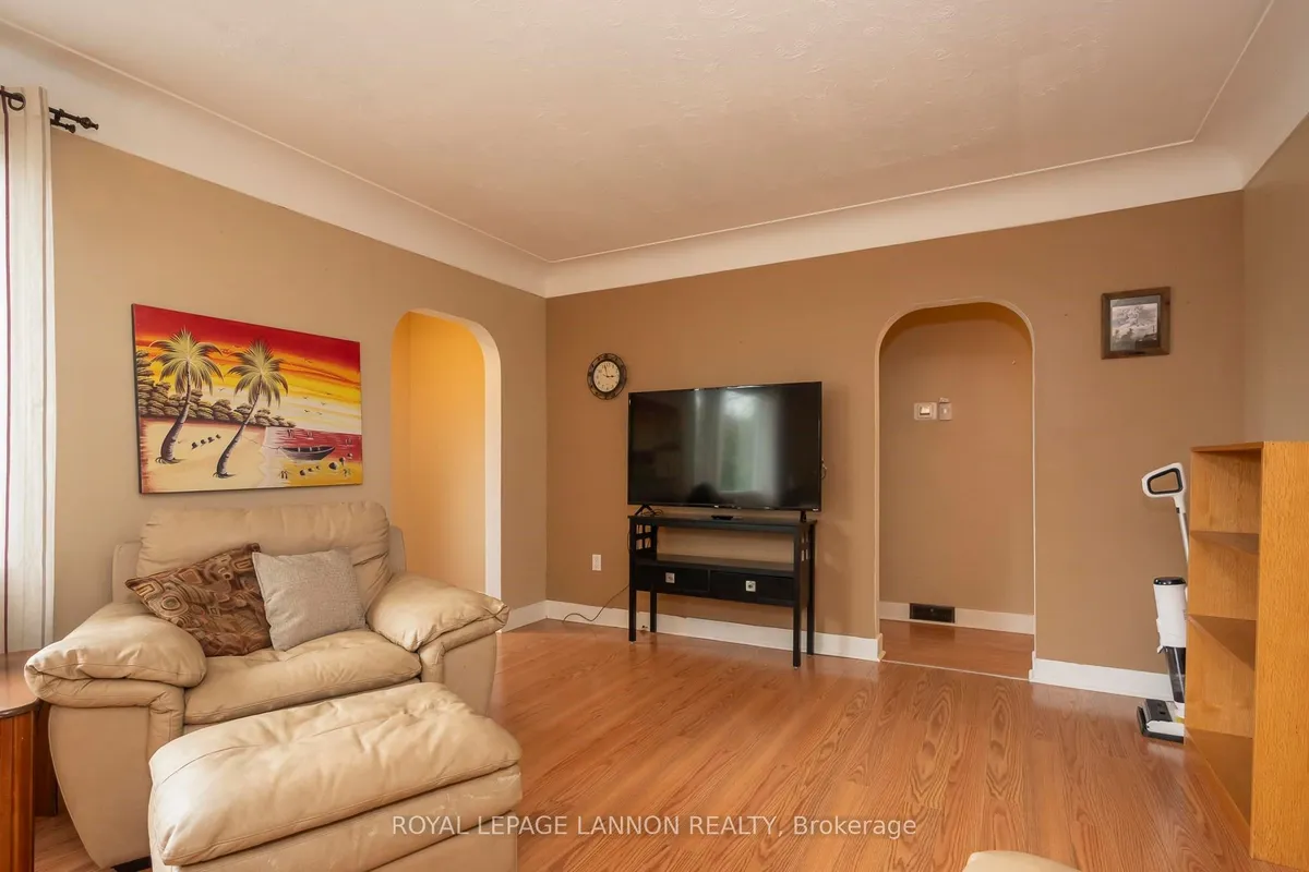 Detached in Thunder Bay