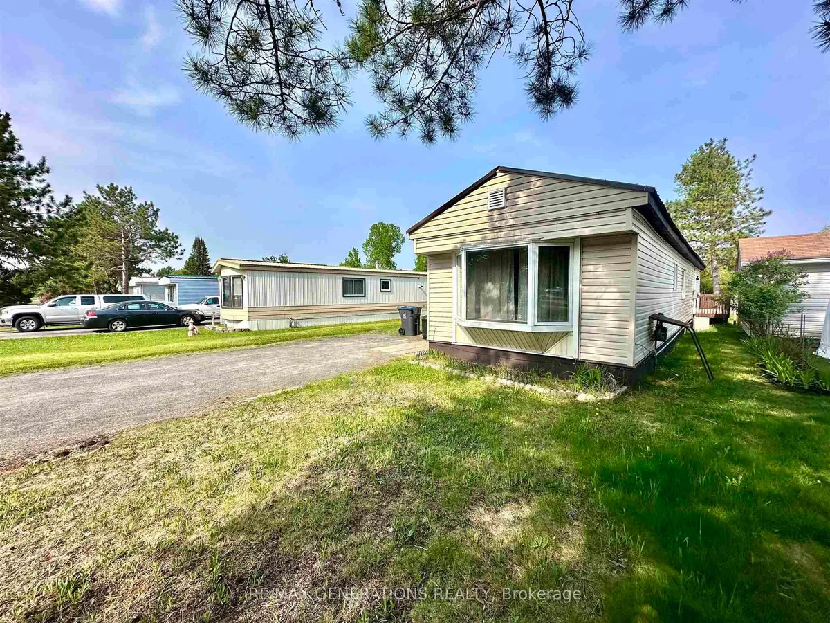 Detached in Thunder Bay