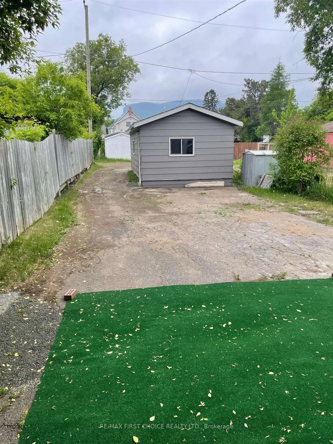 Detached in Thunder Bay
