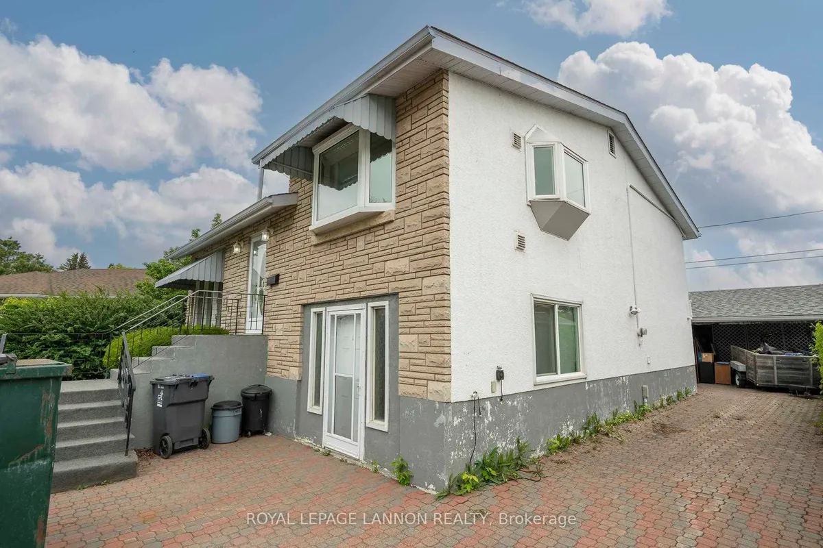 Detached in Thunder Bay