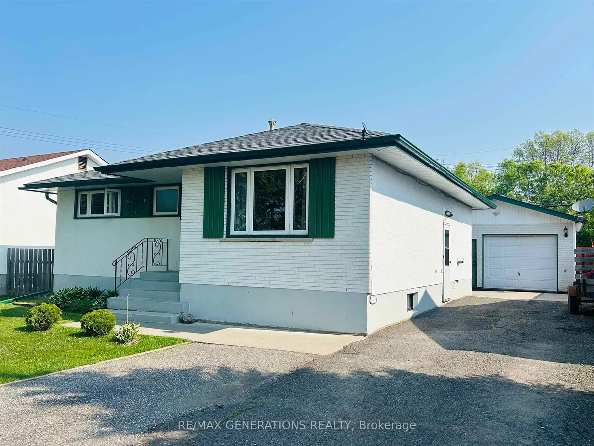 Detached in Thunder Bay