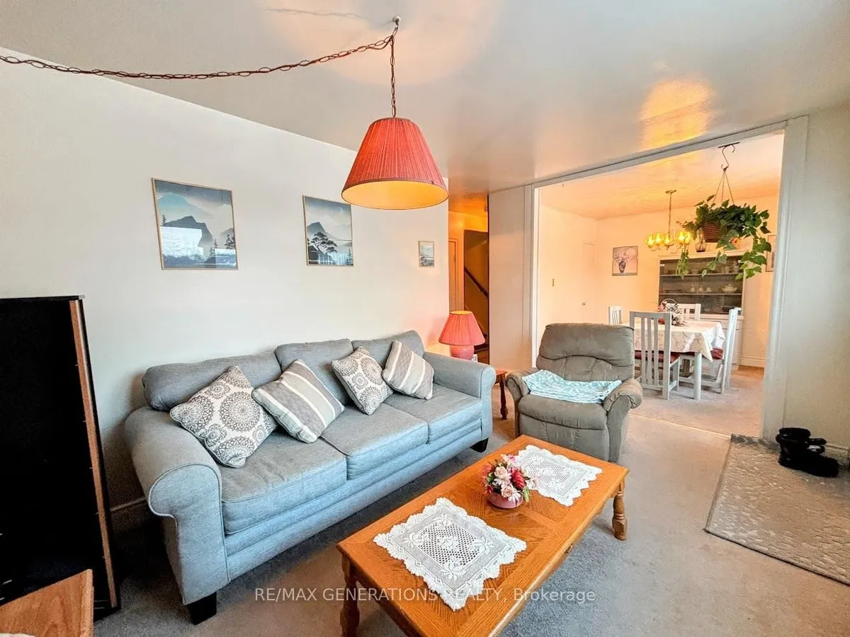 Detached in Manitouwadge