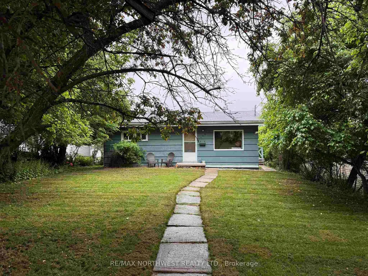 Detached in Kenora