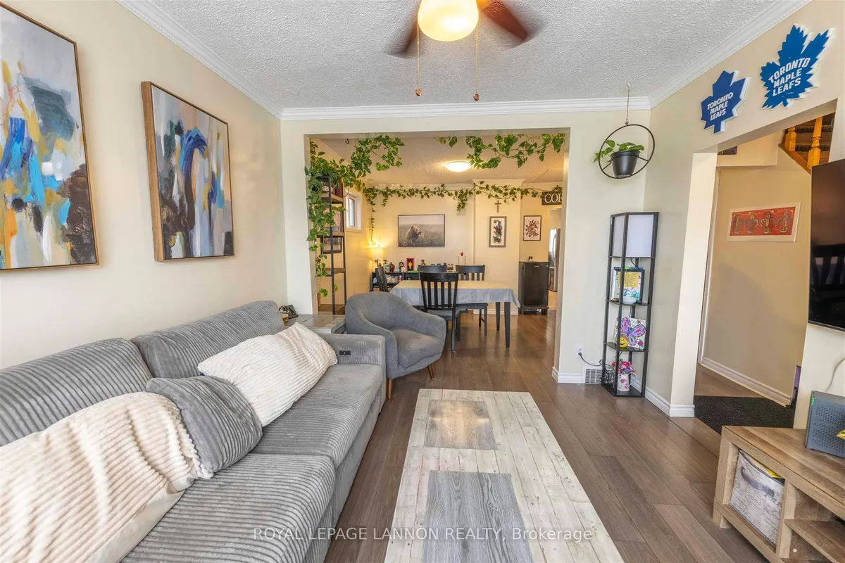 Detached in Thunder Bay
