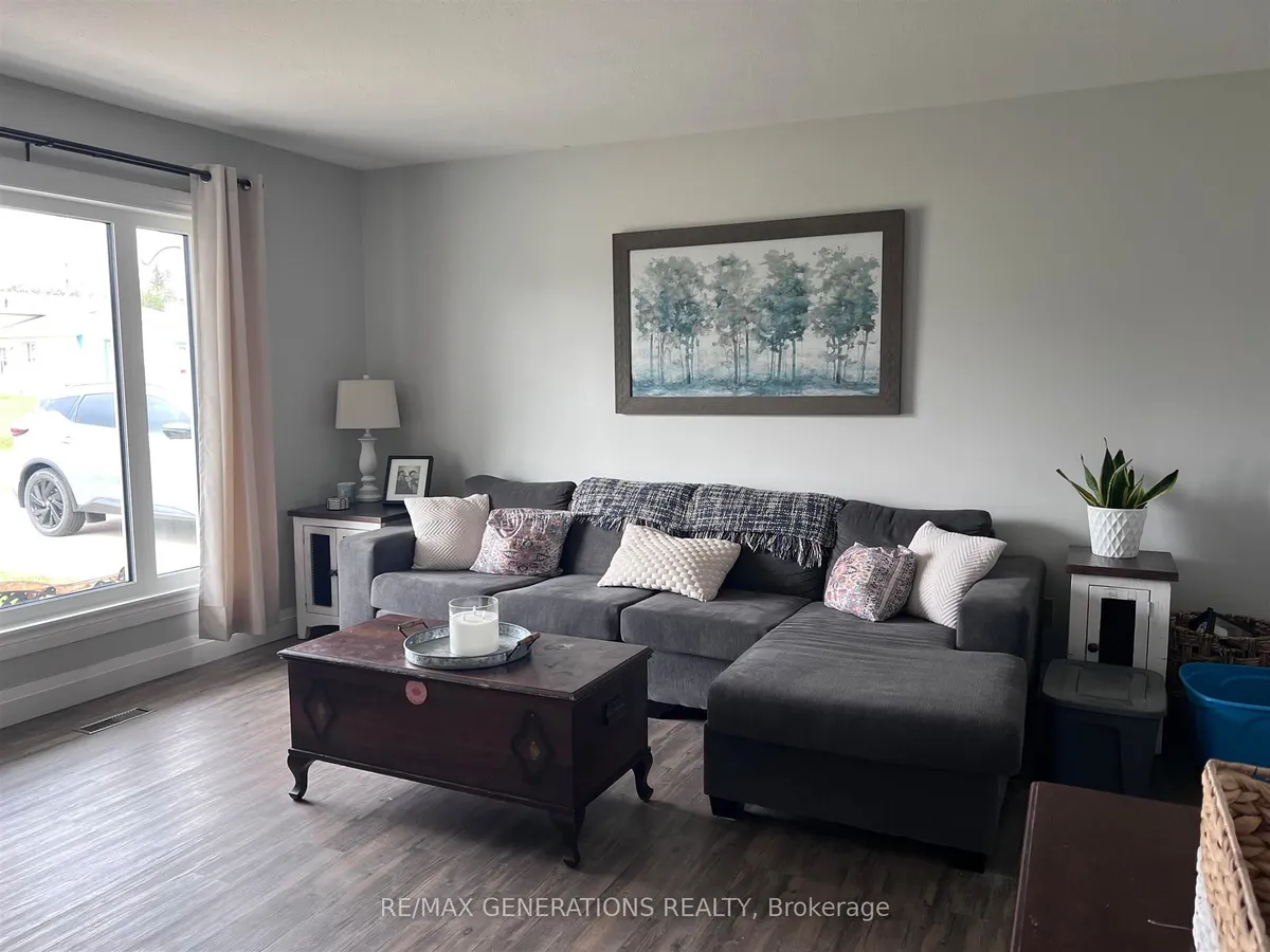 Detached in Marathon