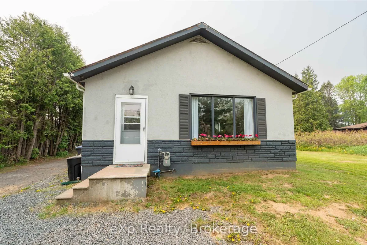 Detached in Thunder Bay