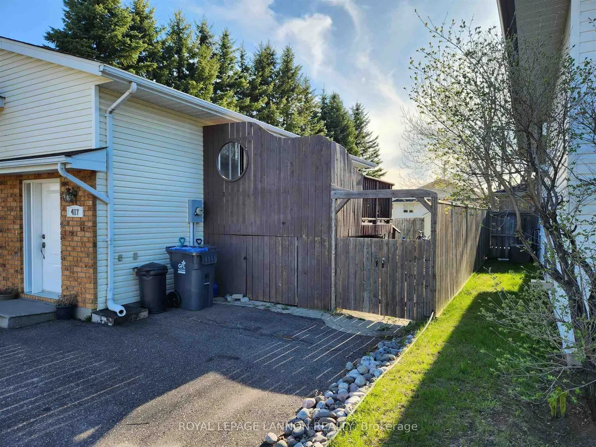 Detached in Thunder Bay
