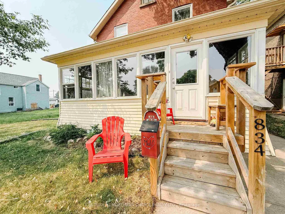 Detached in Kenora