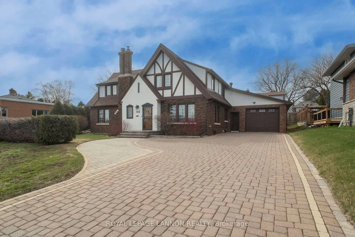 Detached in Thunder Bay