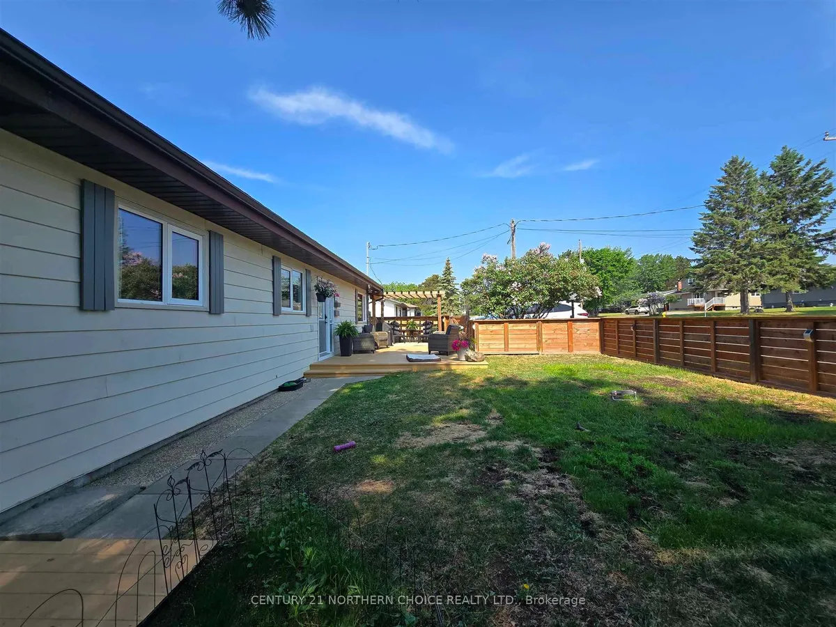 Detached in Kenora