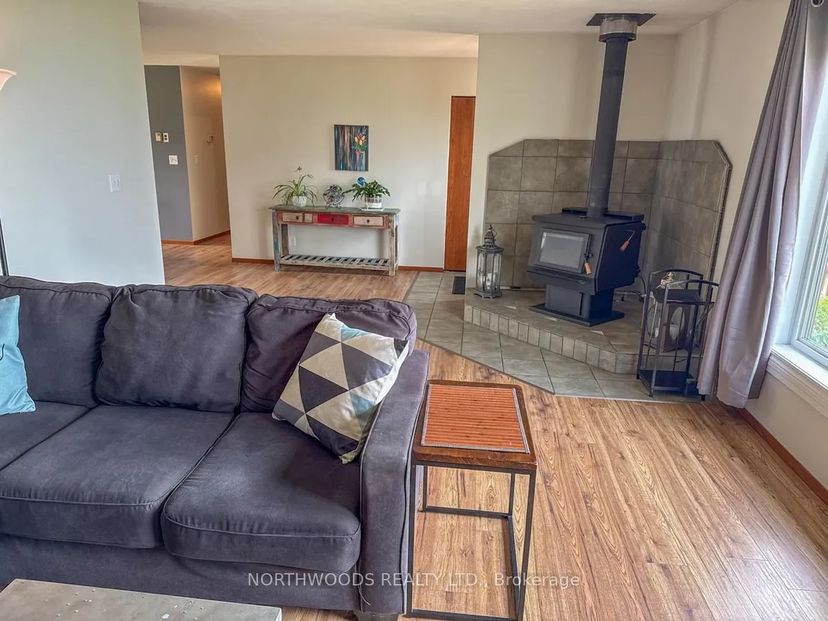 Detached in Sioux Narrows-Nestor Falls