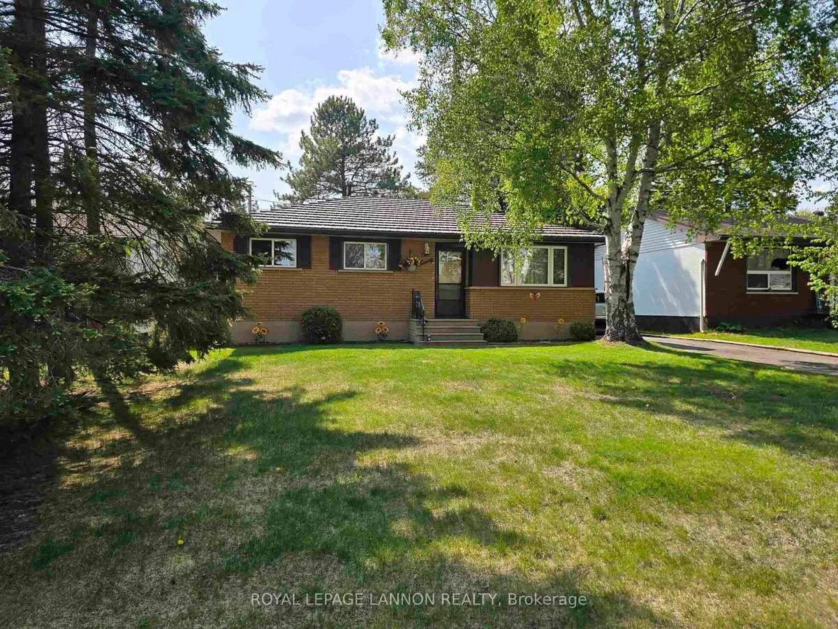 Detached in Thunder Bay