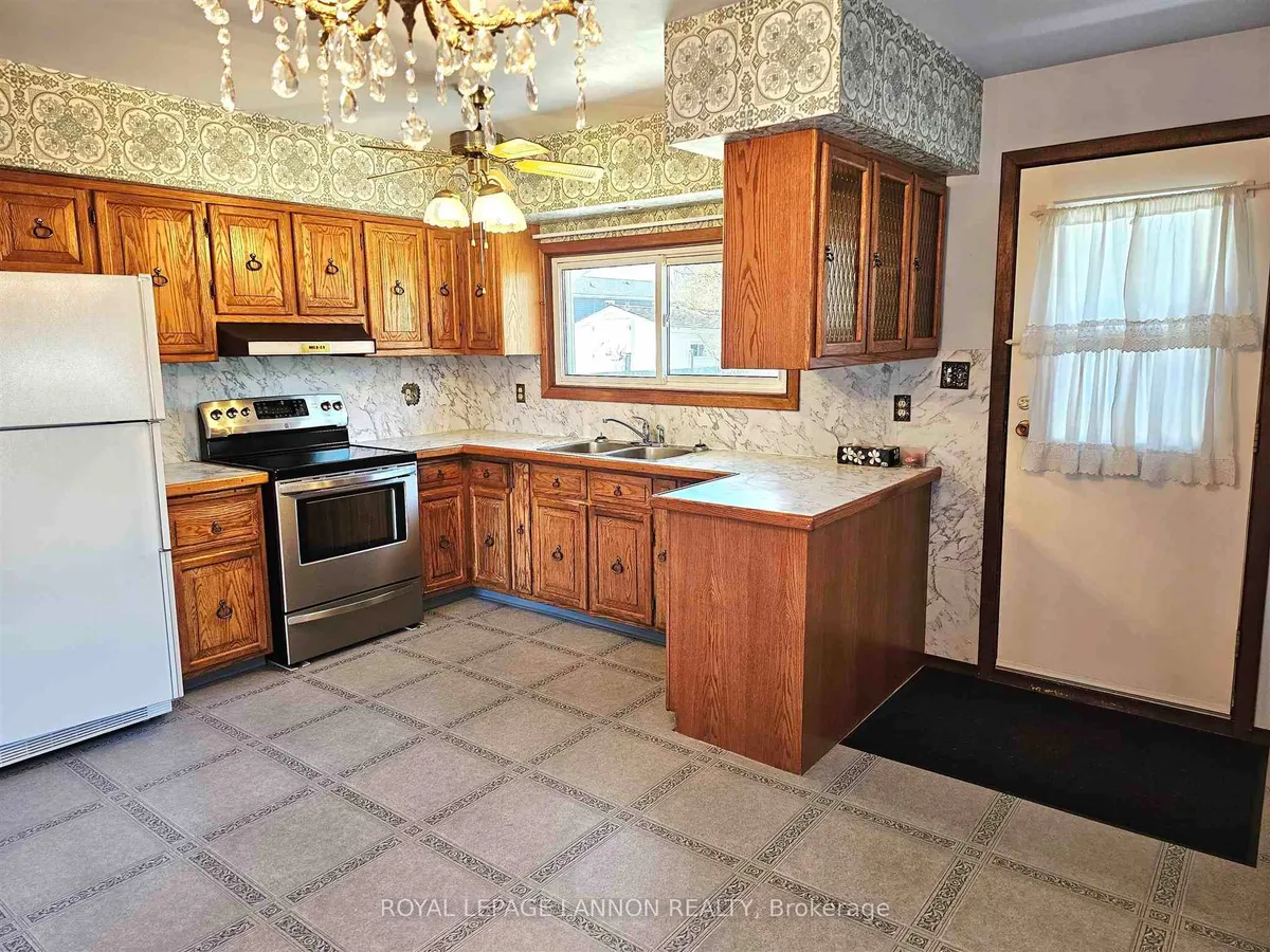 Detached in Thunder Bay