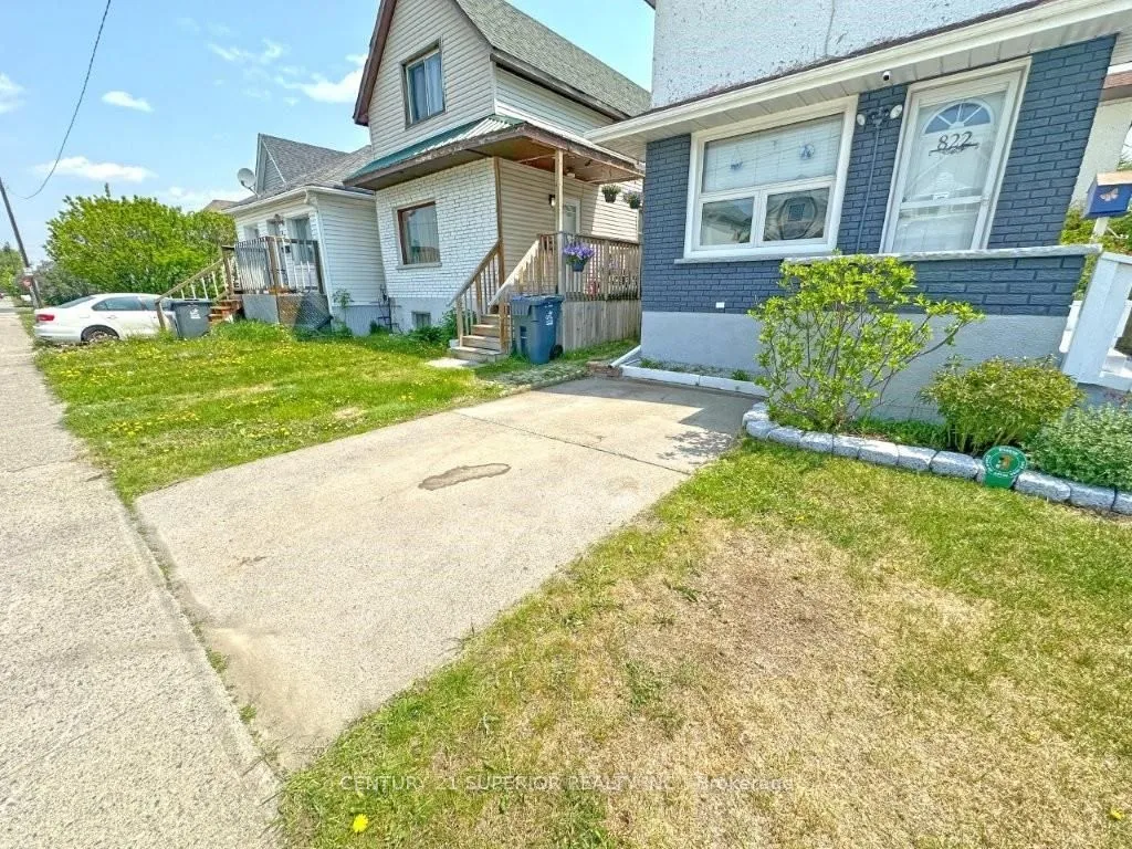 Detached in Thunder Bay