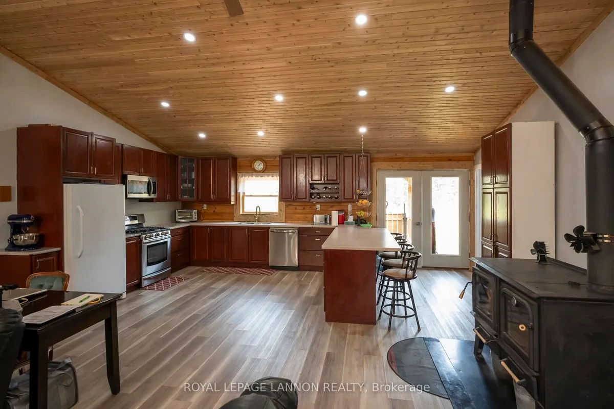 Detached in Thunder Bay Remote Area