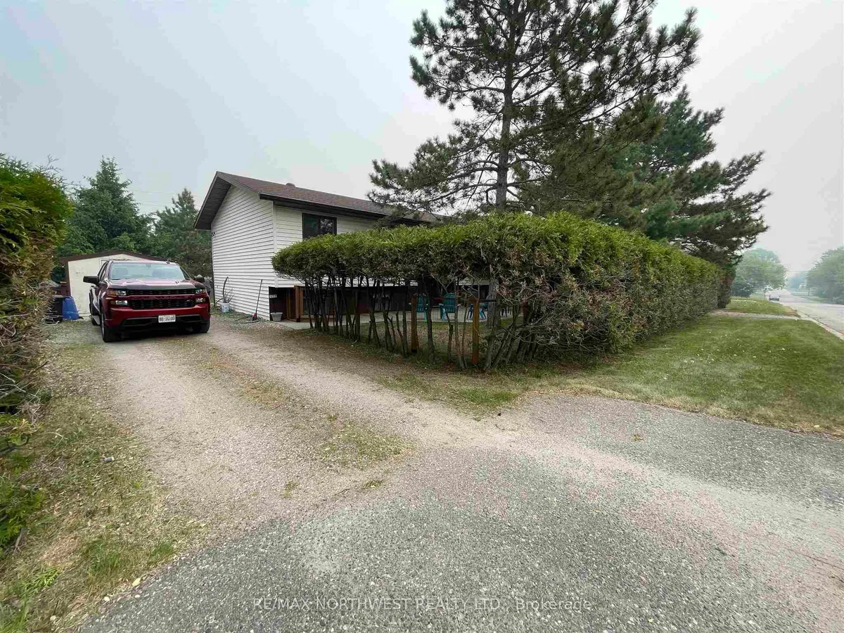 Detached in Dryden