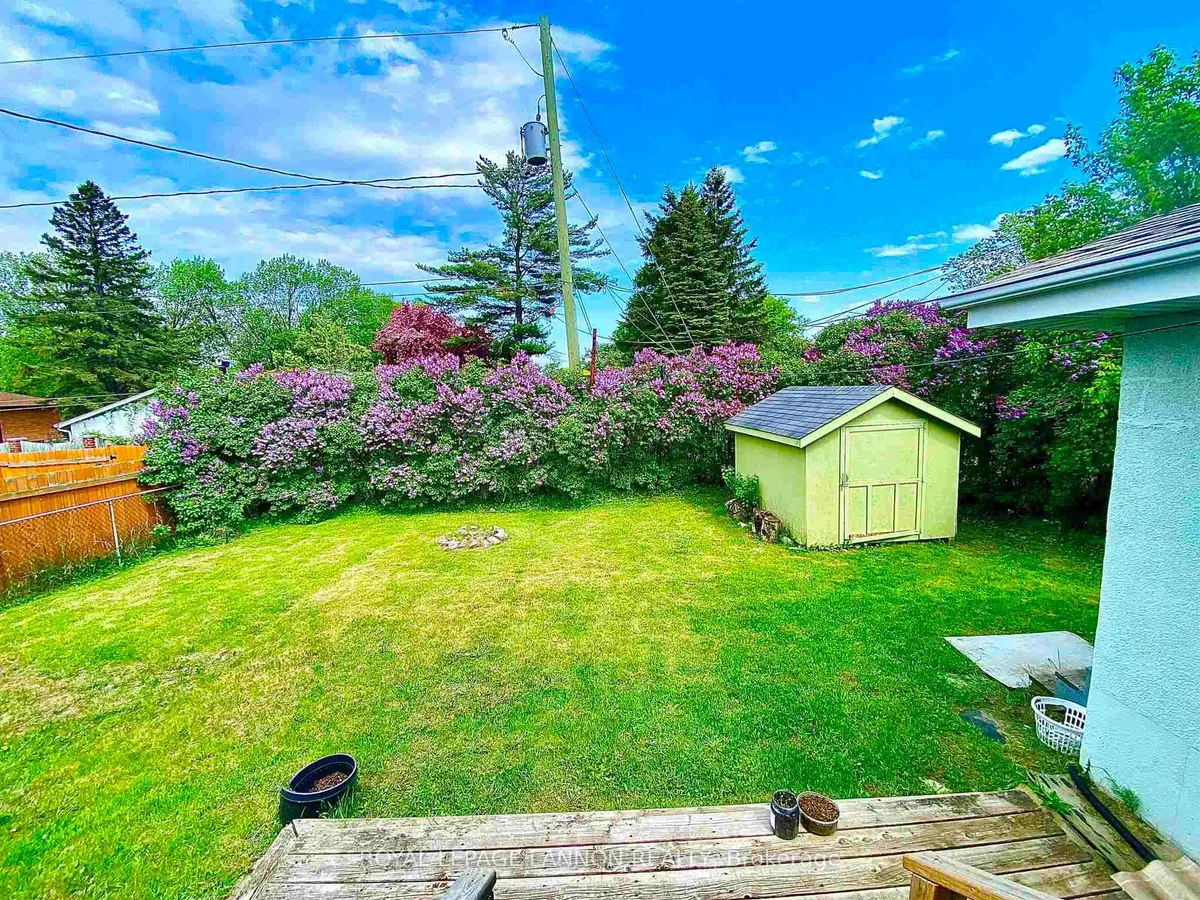 Detached in Thunder Bay