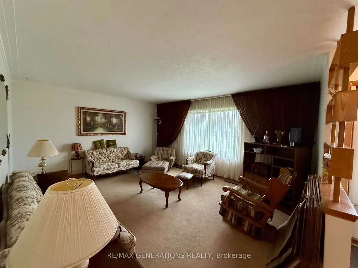 Detached in Thunder Bay