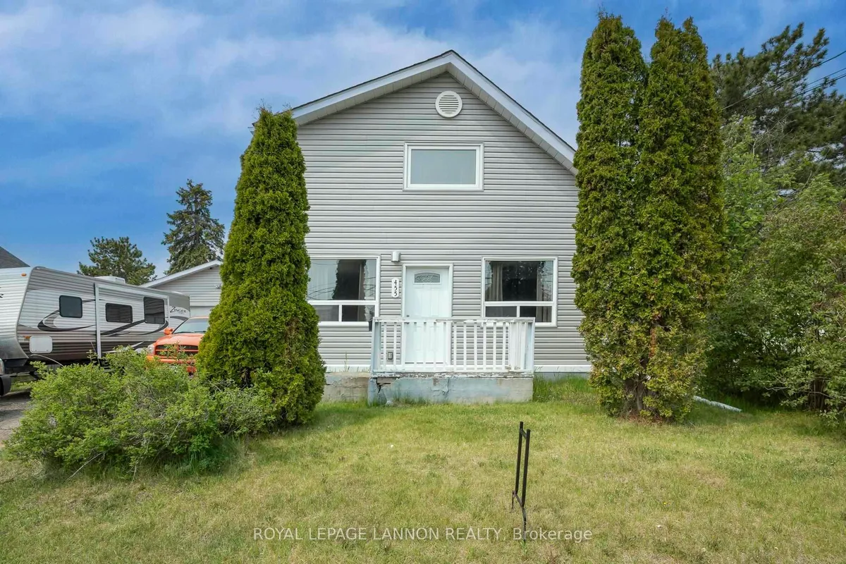 Detached in Thunder Bay