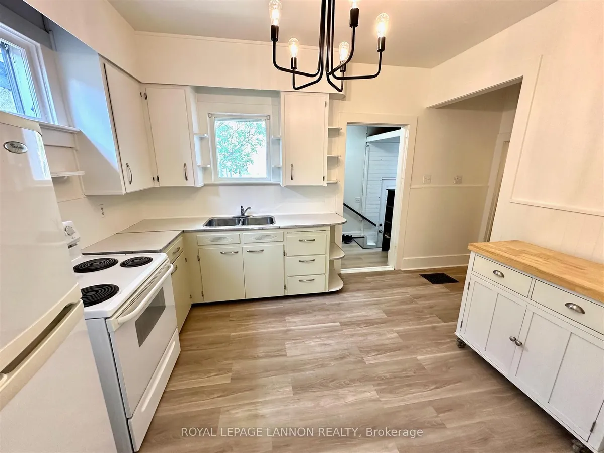 Detached in Thunder Bay