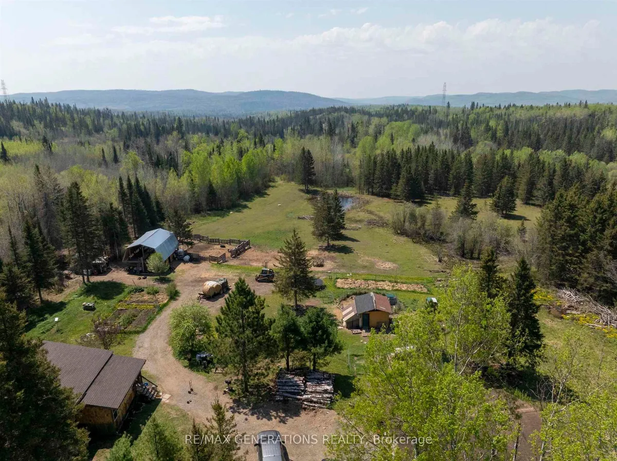Detached in Thunder Bay Remote Area