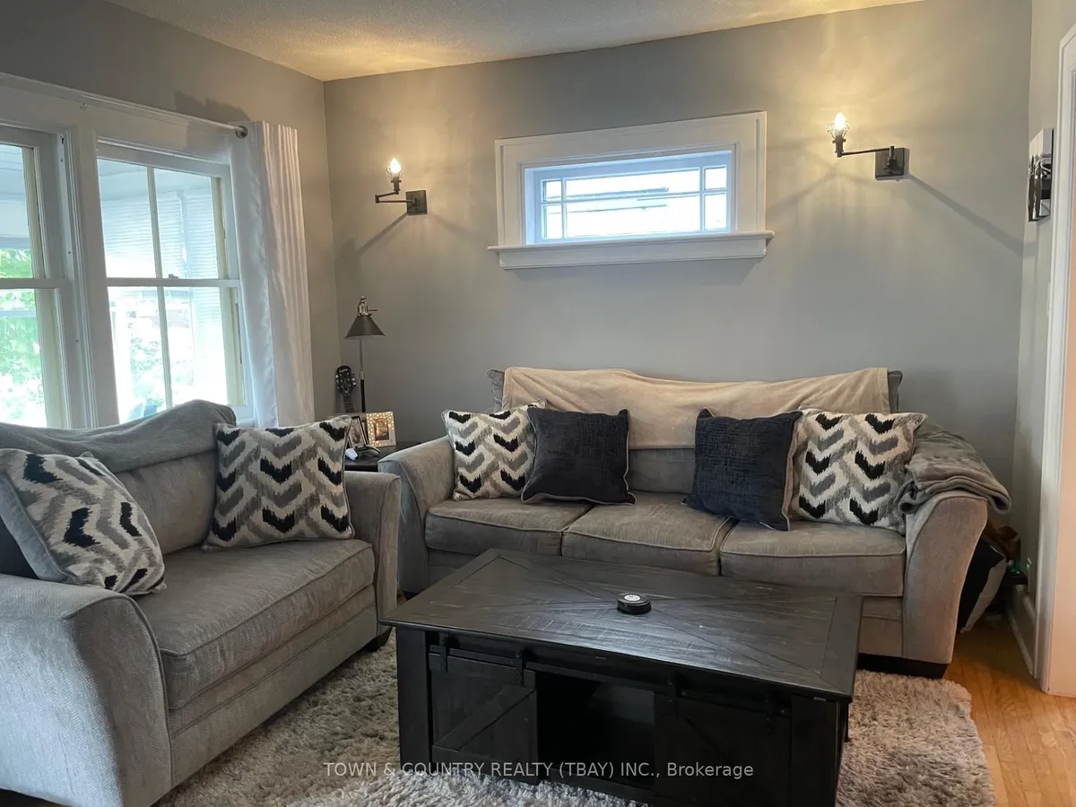 Detached in Thunder Bay