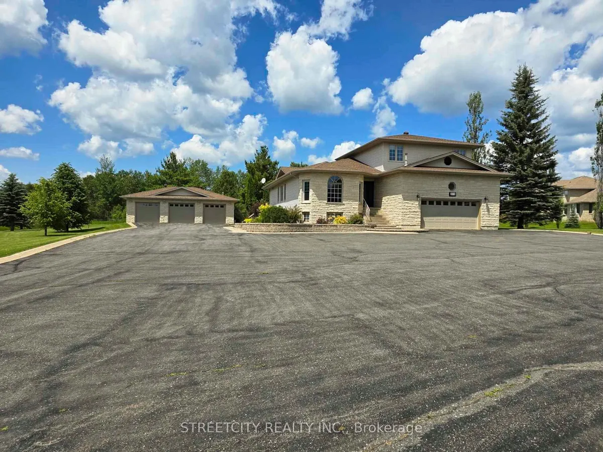 Detached in Thunder Bay