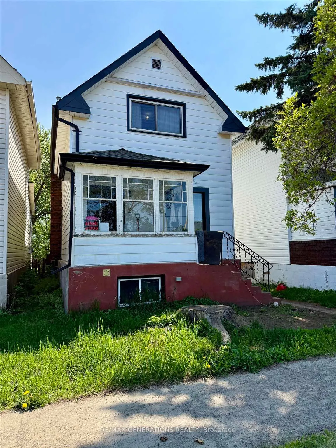 Detached in Thunder Bay