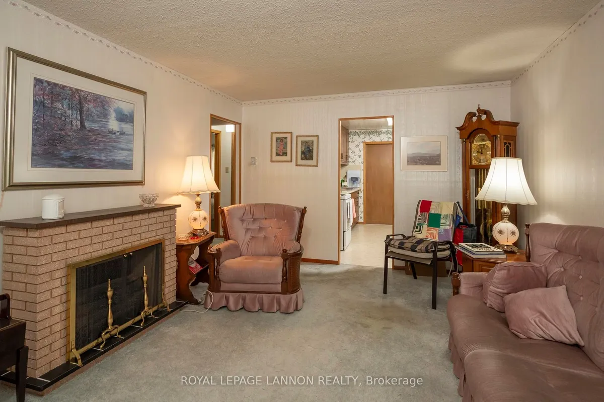 Detached in Thunder Bay