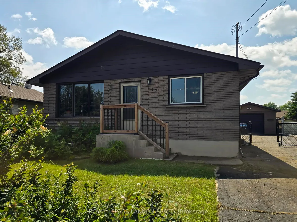 Detached in Thunder Bay