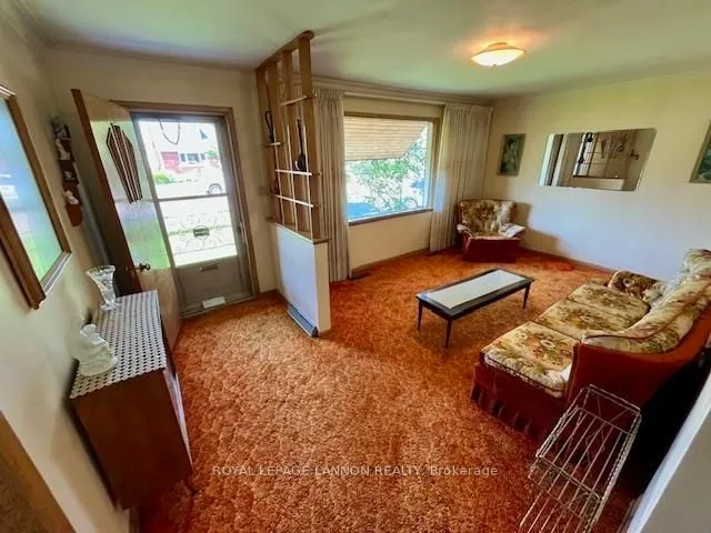 Detached in Thunder Bay