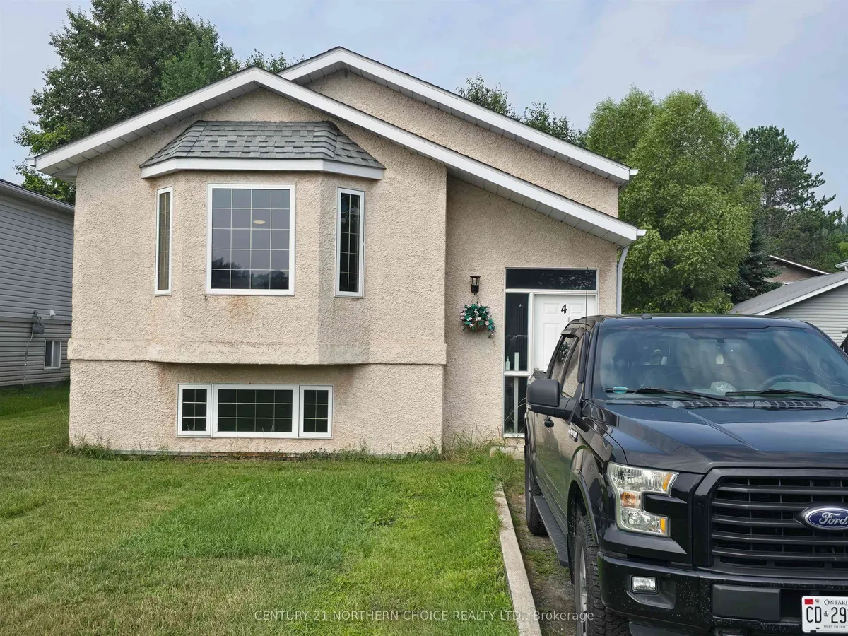 Detached in Kenora